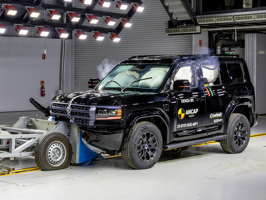 撞飞测试车反被扣8分，方程豹豹5用“太硬”拿下澳洲5星