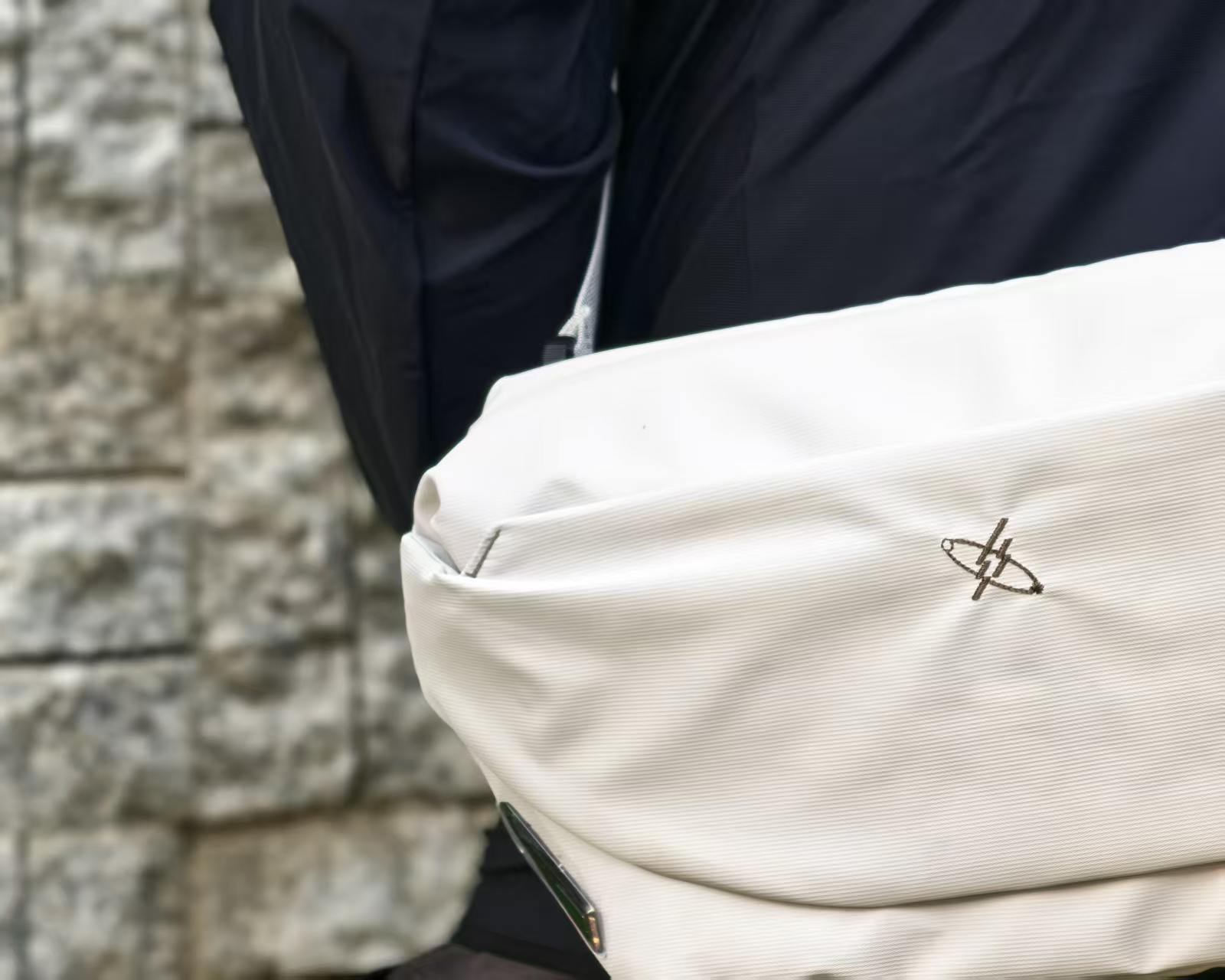 光影行星极星摄影斜挎包 | 摄影人日常通勤的「轻」装备首选