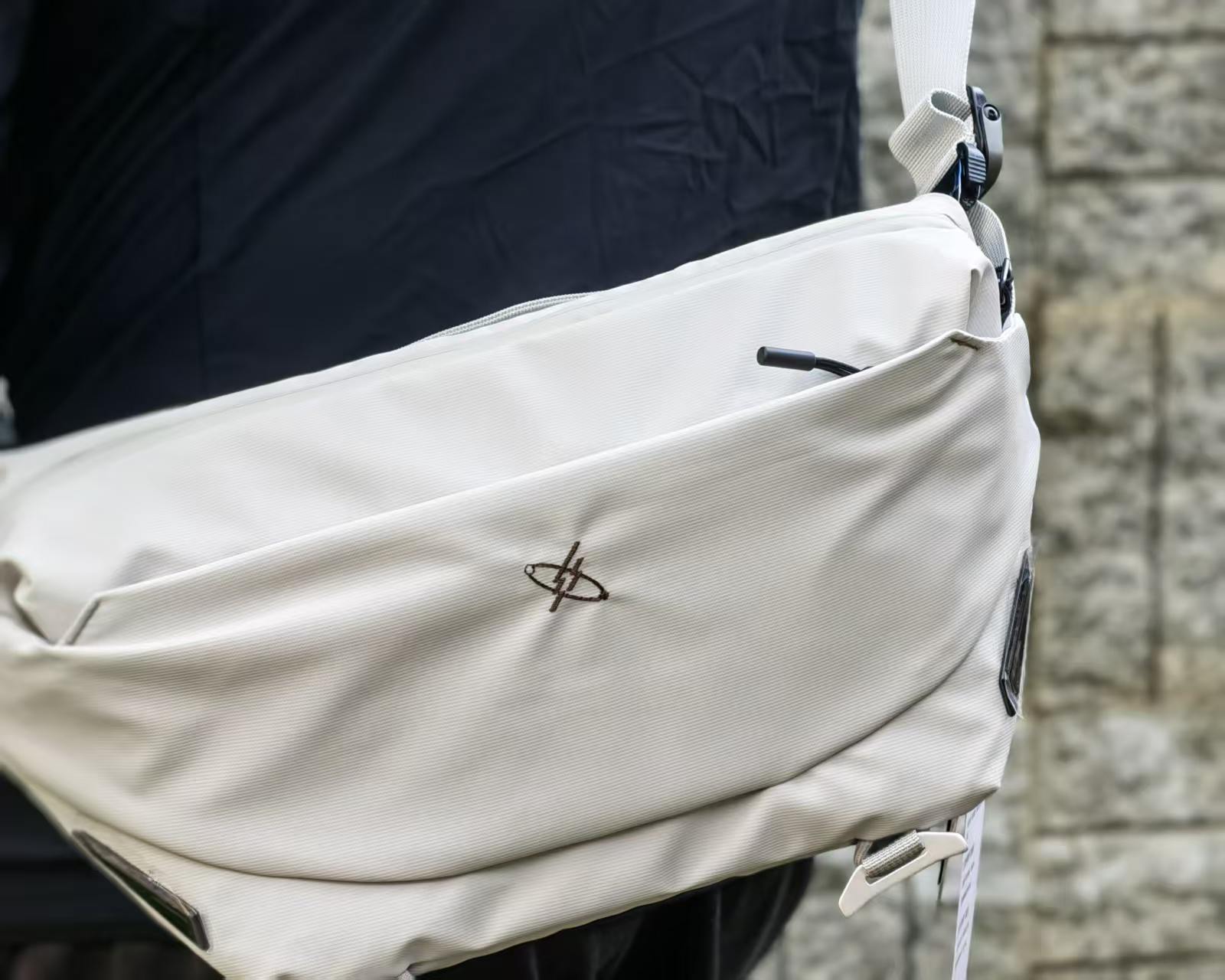 光影行星极星摄影斜挎包 | 摄影人日常通勤的「轻」装备首选