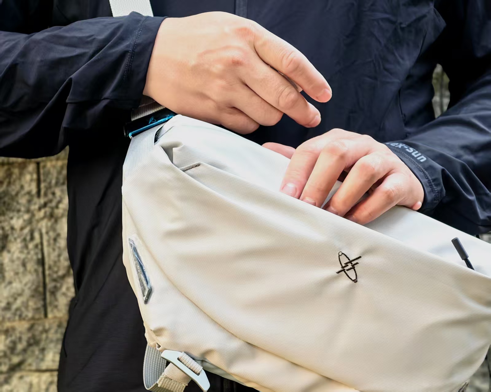 光影行星极星摄影斜挎包 | 摄影人日常通勤的「轻」装备首选