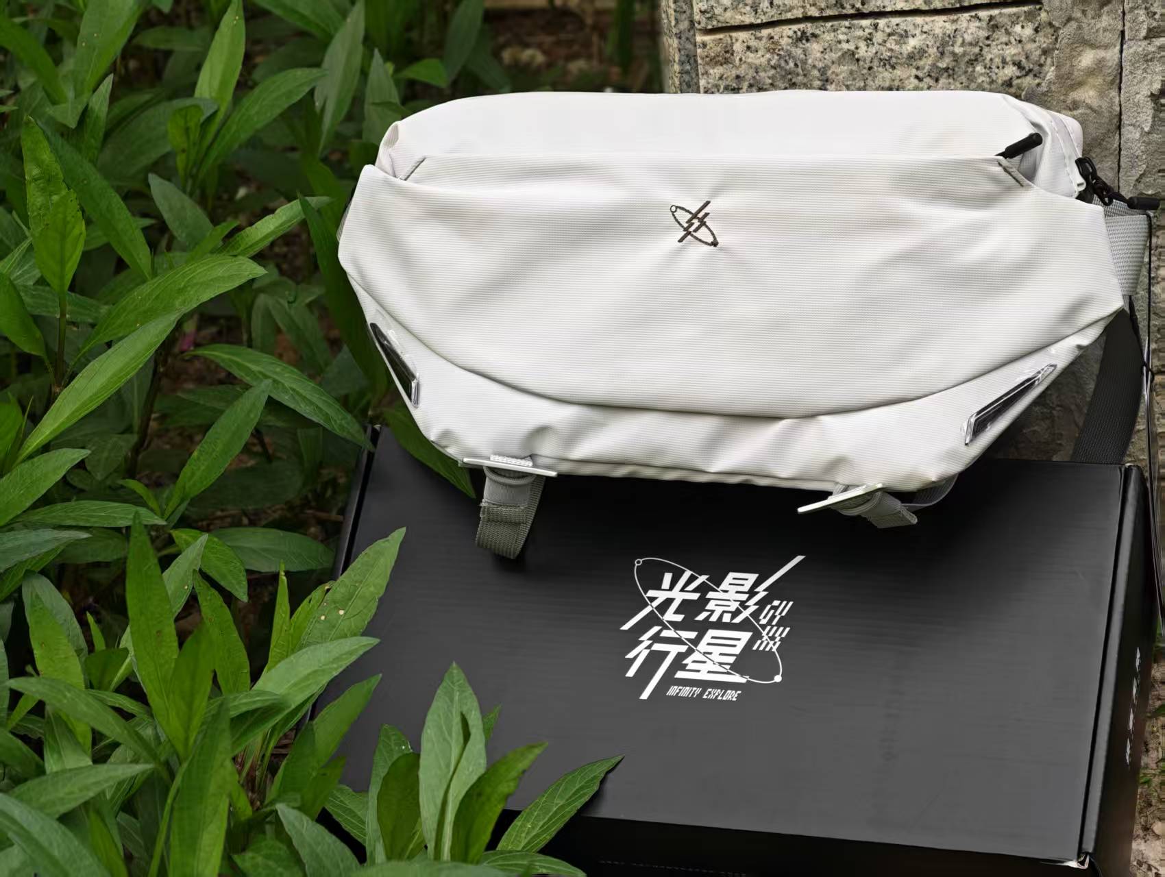 光影行星极星摄影斜挎包 | 摄影人日常通勤的「轻」装备首选