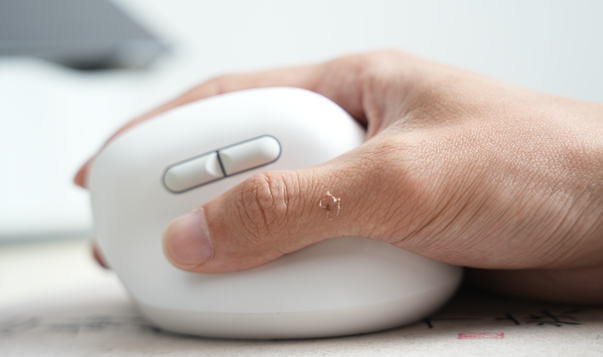 告别“鼠标手”的工程学逻辑：西圣M1人体工学鼠标深度测评