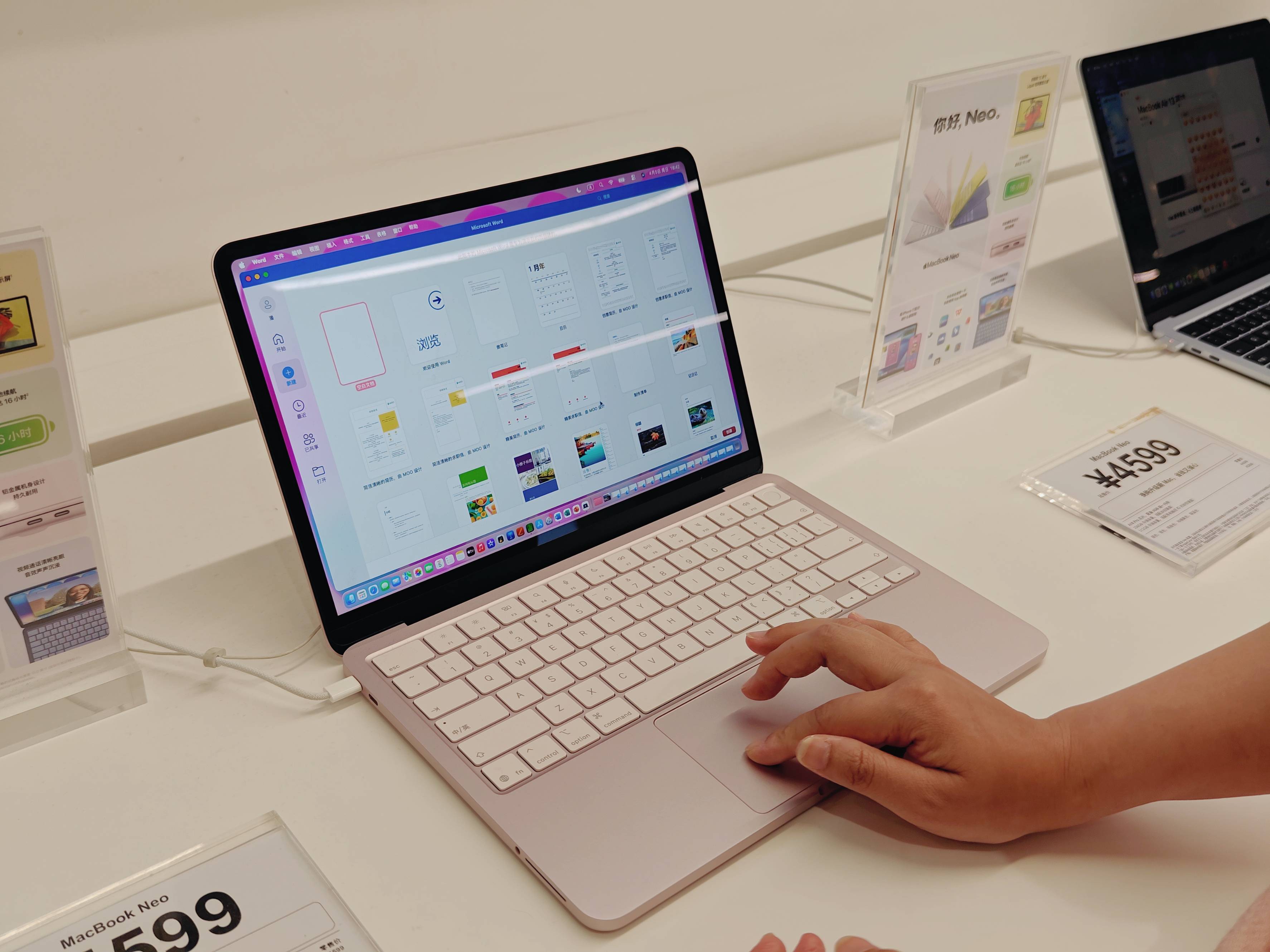 摸过MacBook Neo真机后，5K买个“减配”智商税真的合适吗？