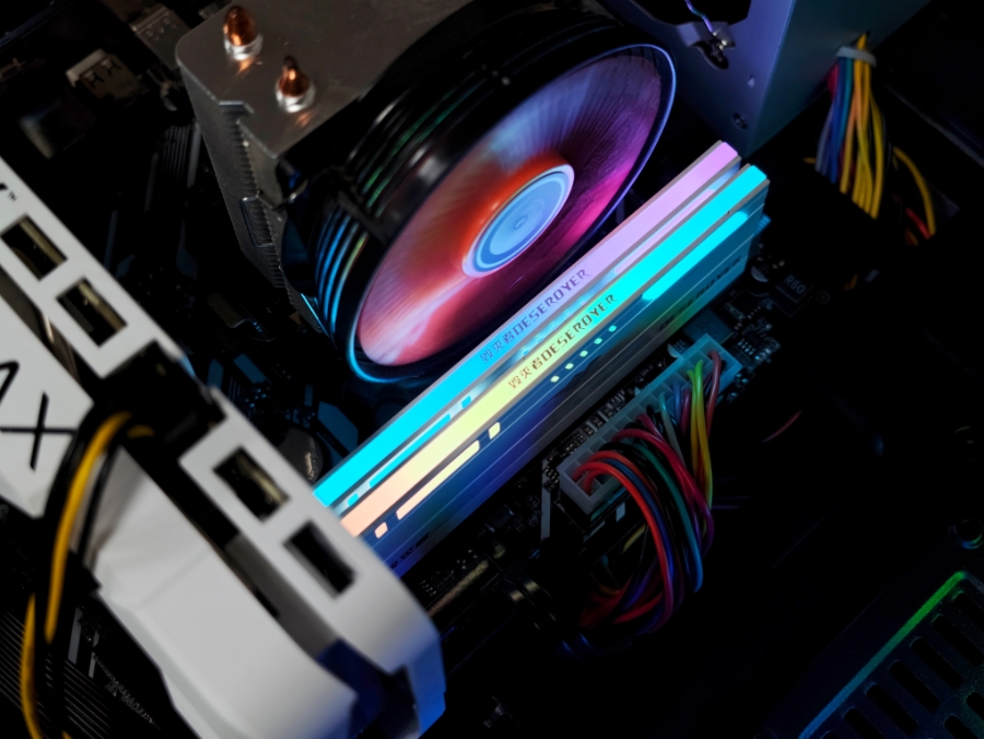 性能碾压同级？毁灭者锦衣卫霜白3200 C16灯条，2026年老平台救星