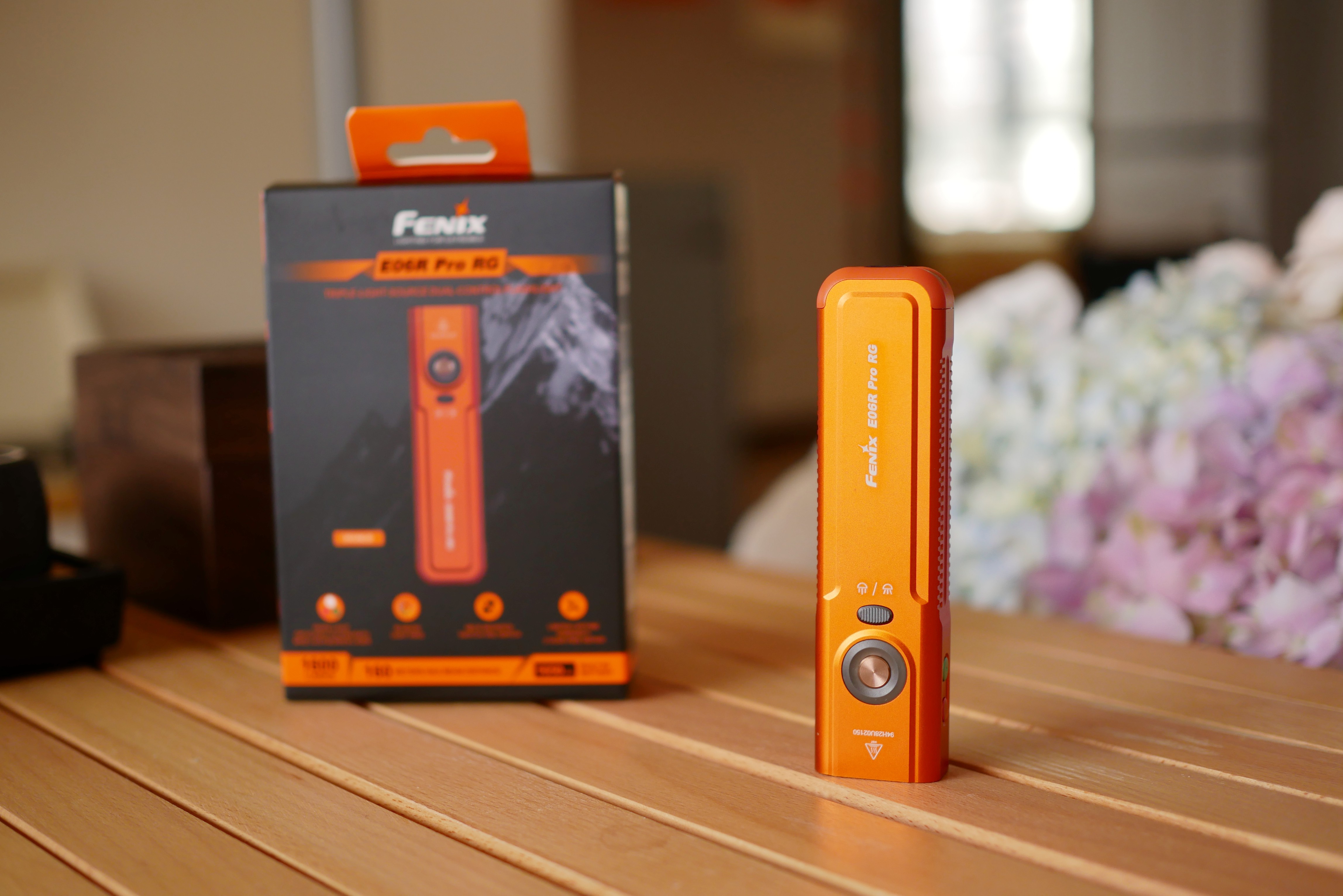 菲尼克斯E06R PRO RG手电：高性能三光源双控，探索光的无限可能