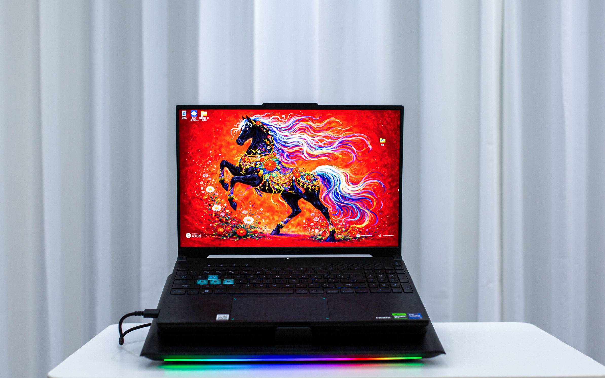 自适应智能控温,核心直降38°C——雷蛇(Razer)笔记本散热底座