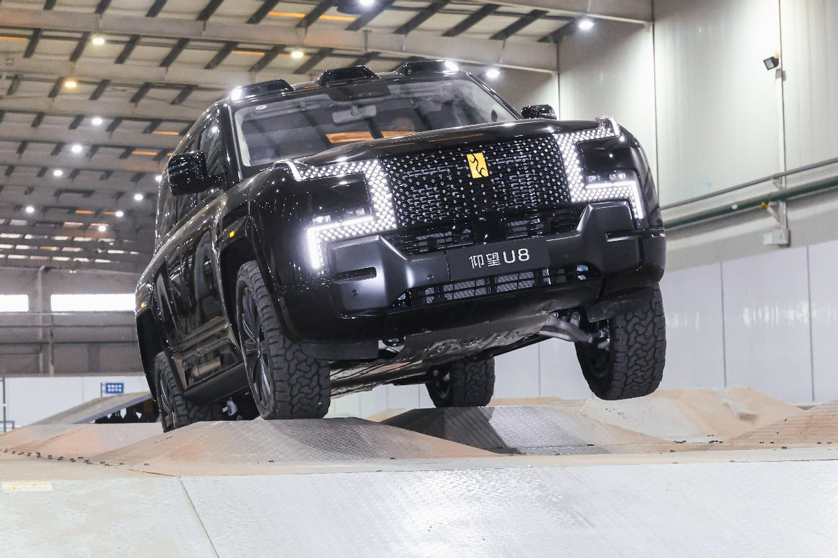 把天门山搬进厂房？室内玩转极限越野，解密仰望U8的“进阶密码”