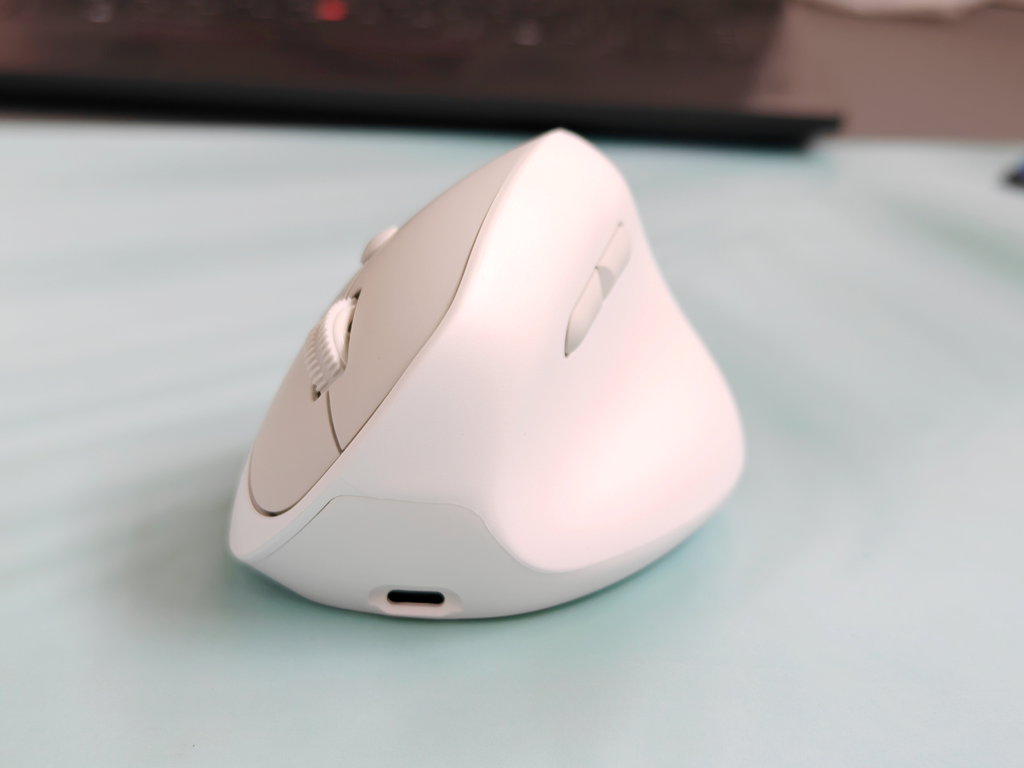 舒适与效率兼备：西圣M1无线蓝牙垂直鼠标使用体验