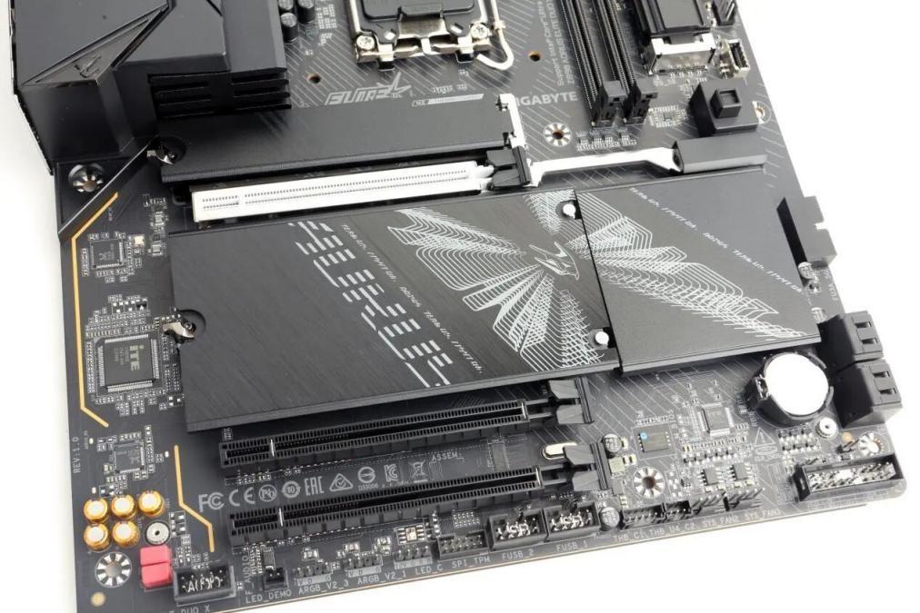 技嘉Z890小雕DUO X主板实测：酷睿Ultra的最佳拍档