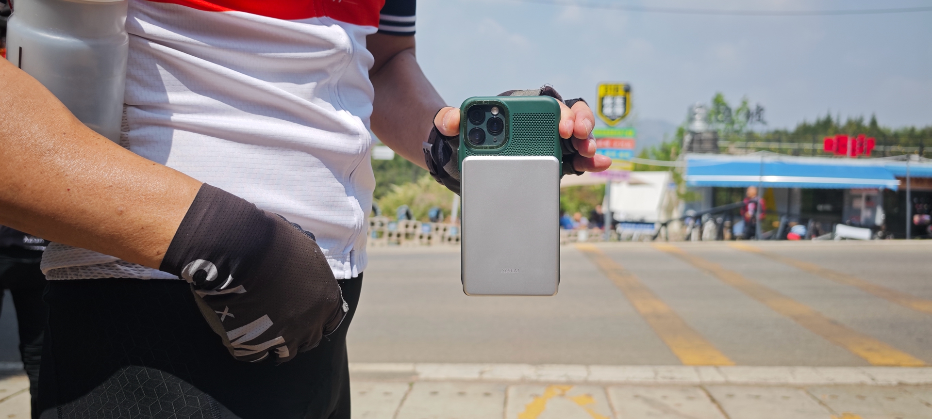 超薄、更安全，五一出游可上飞机——西圣磁吸无线充移动电源评测