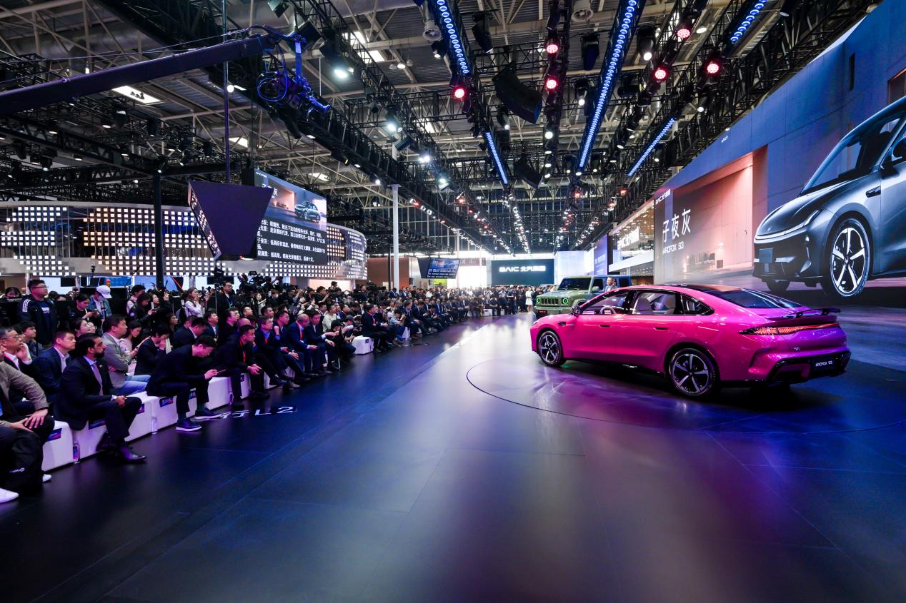 换个角度大有胜算，大空间越级纯电家轿极狐S3正式开启预售6.48万元起