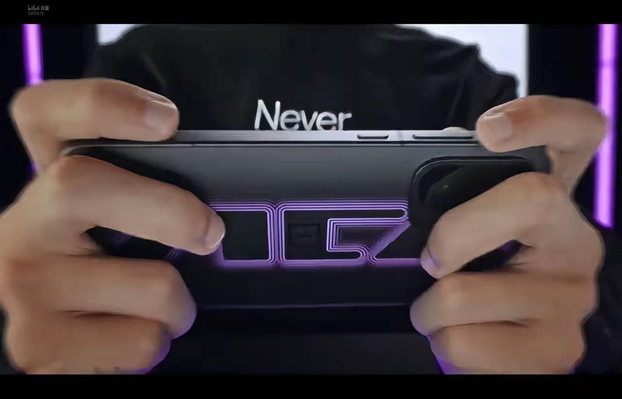 和平精英满帧165帧？这台“枪神装备”把我看傻了！