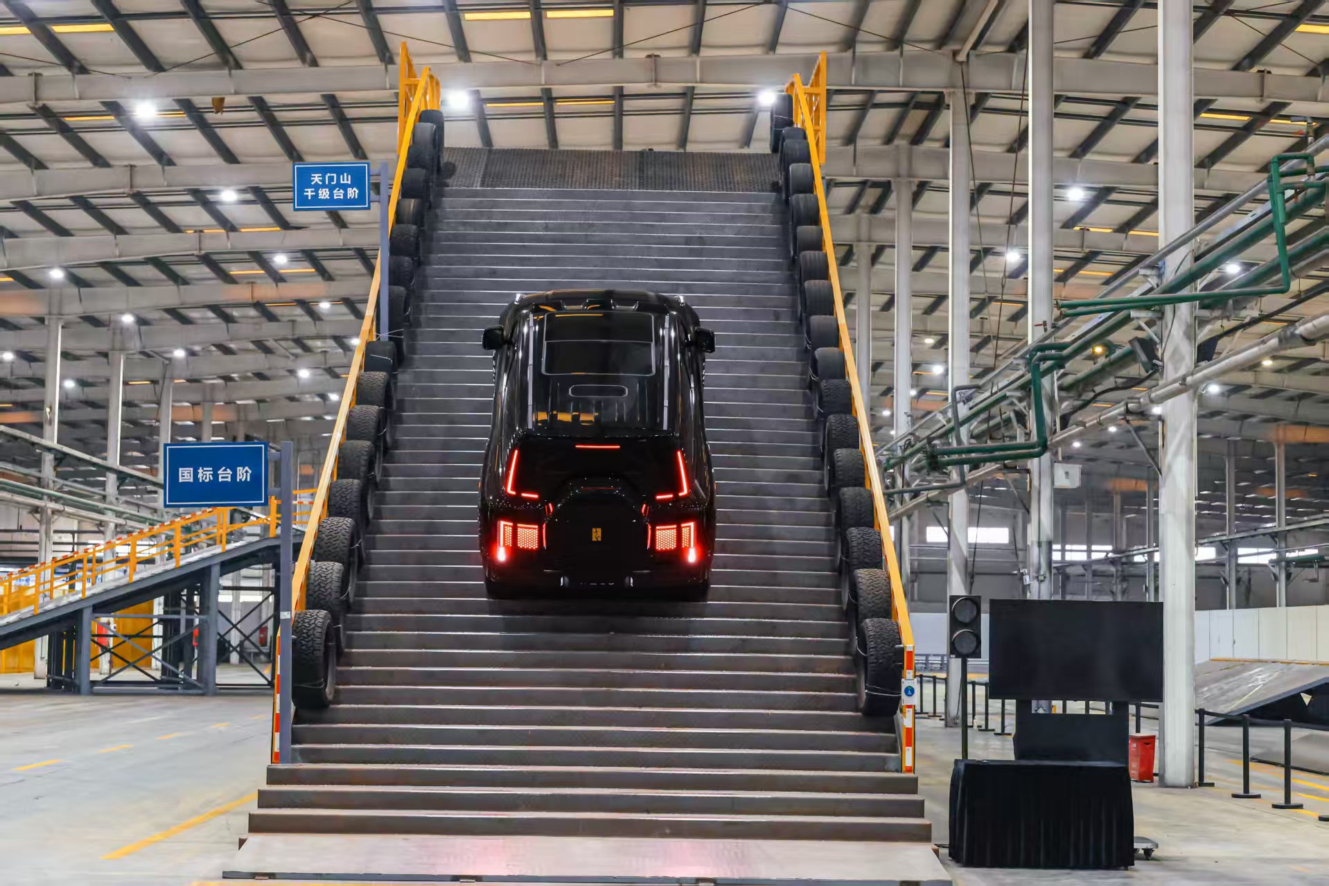 中国越野仰望U8：从实地征服到室内玩转极限越野！