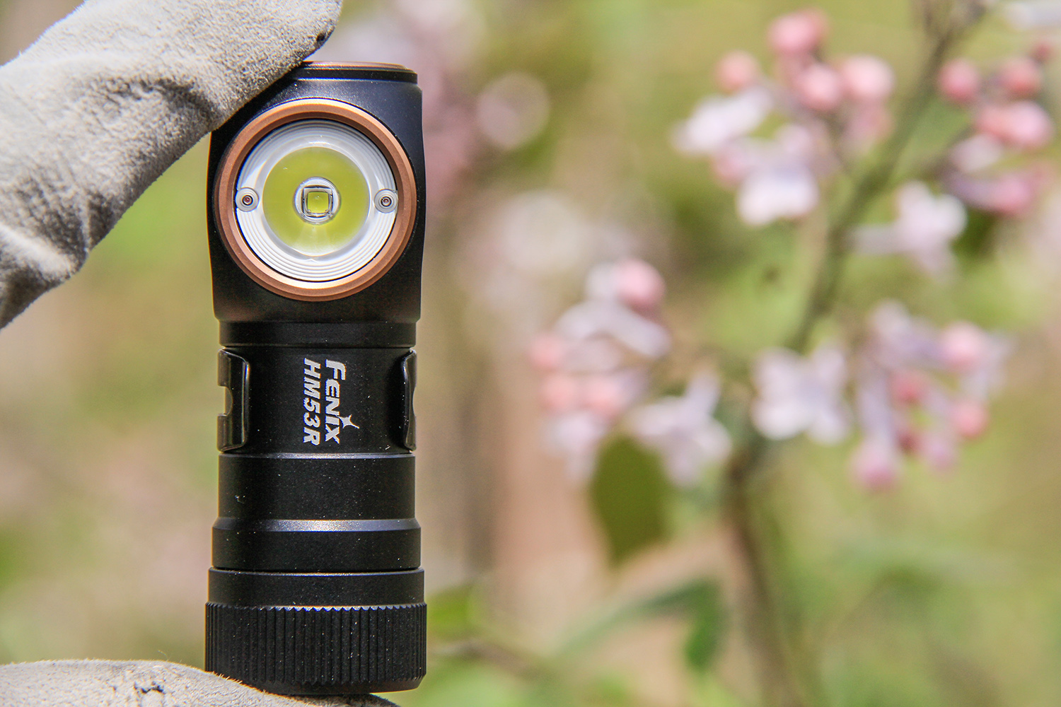 光影随动、轻装远行：FENIX HM53R头灯