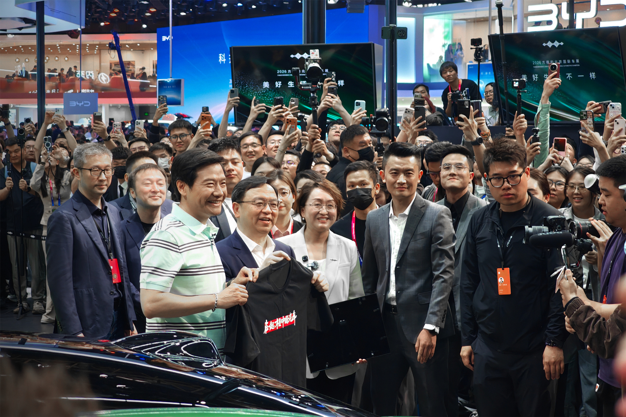 顶流实锤！比亚迪E3馆人山人海，明星、老外齐打卡
