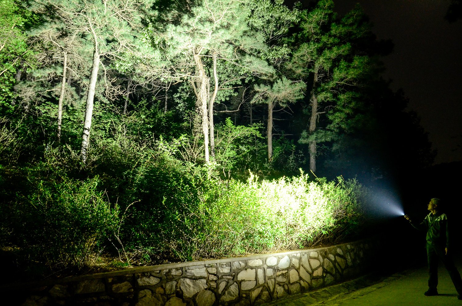 以光为锋、以风为盾、照亮山河：务本X1 Pro