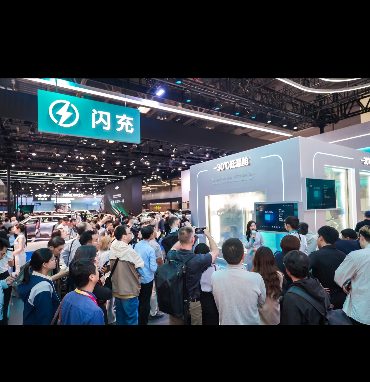 2026北京车展现场直击：比亚迪这次玩的有点大！把闪充站搬进了展馆！