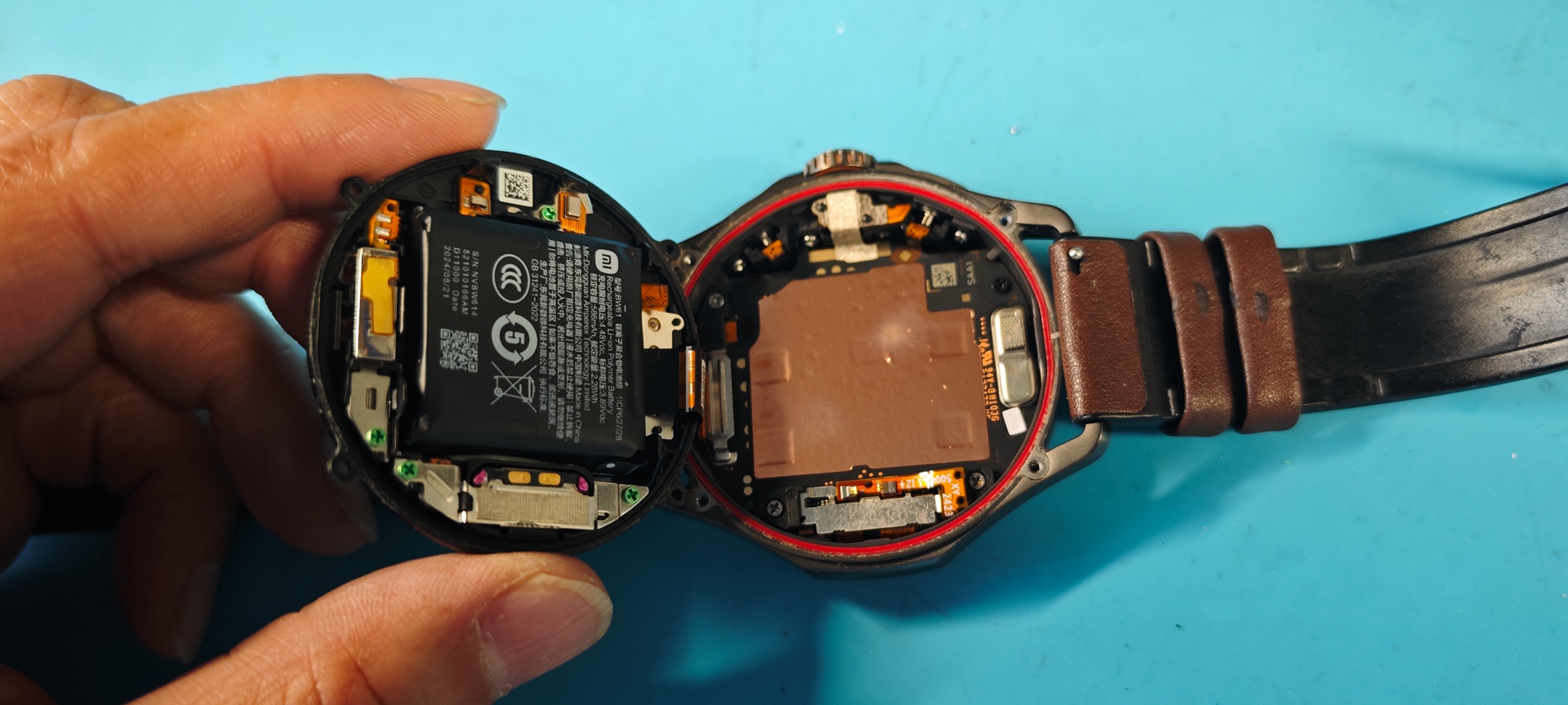 小米WatchS4 Sport运动手表换电池续命