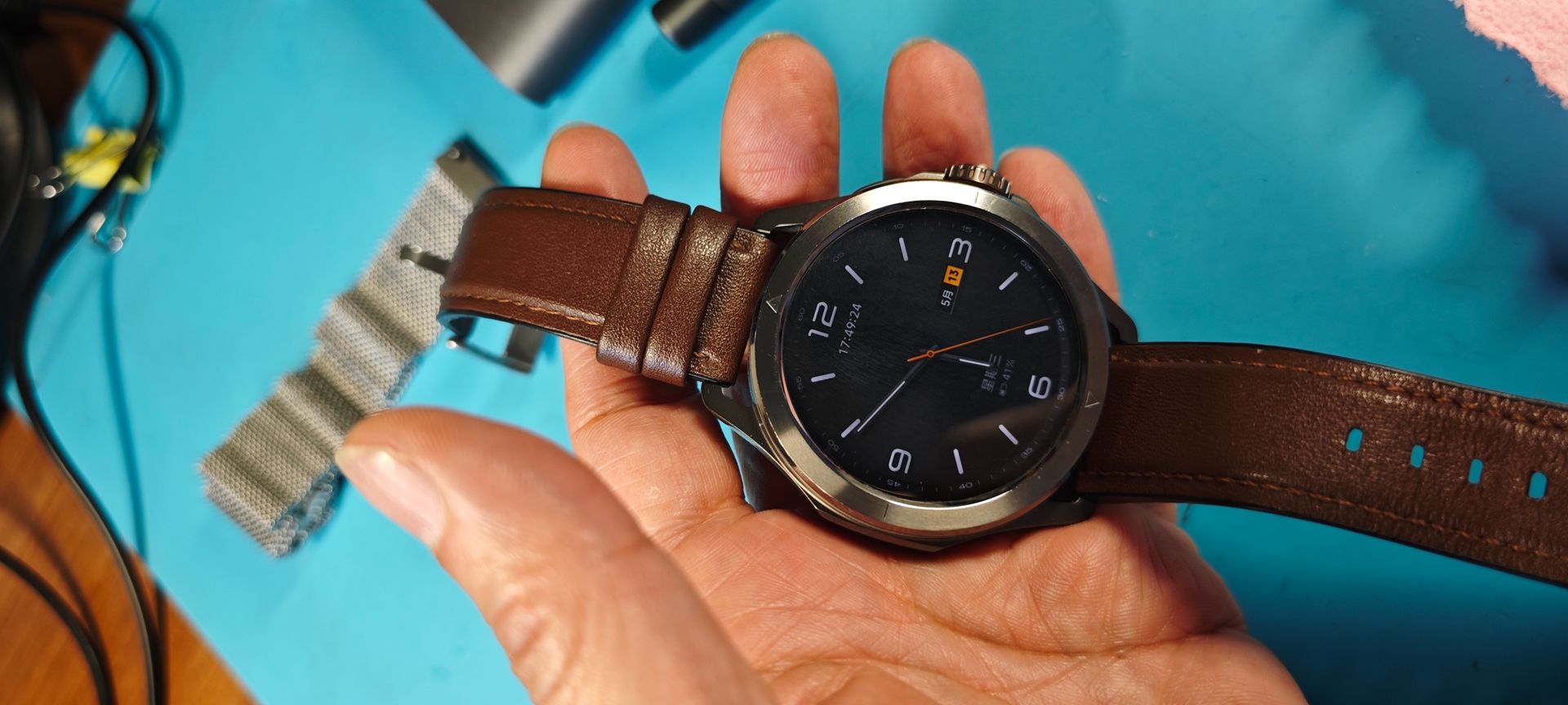 小米WatchS4 Sport运动手表换电池续命