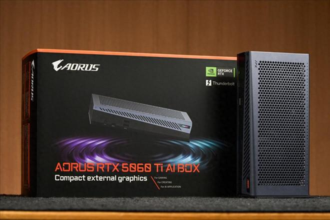 技嘉AORUS RTX 5060 Ti AI BOX显卡坞：一根线让集显轻薄本两用