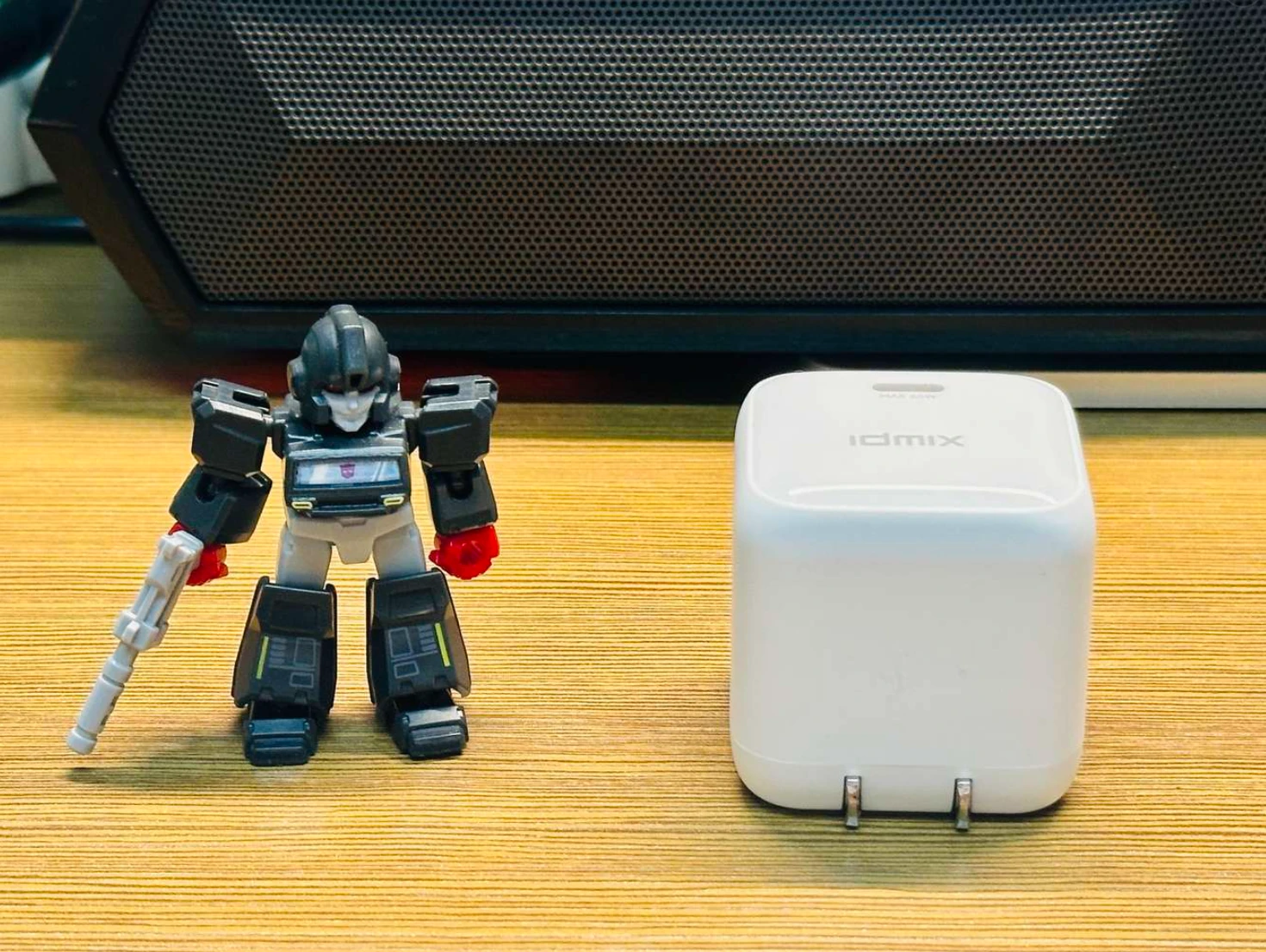 差旅减负神器:IDMIX65W小巧氮化镓充电器实测体验