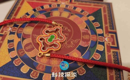 新年不止要祈福，还需要披金戴银，布达拉宫文创手链似乎很合适