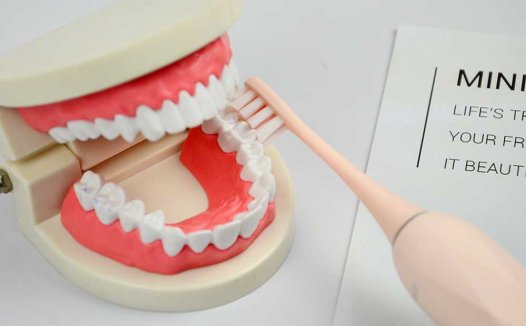 选购电动牙刷的几个“避坑”小常识：不伤牙齿才是底线