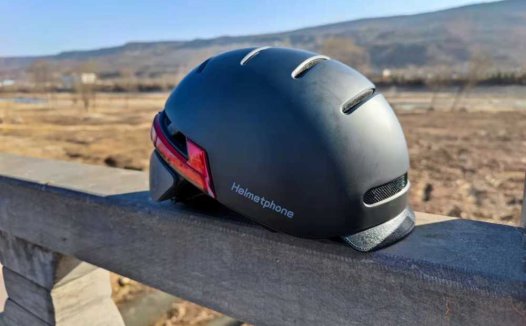 Helmetphone智能头盔：摔倒报警、SOS自动求救