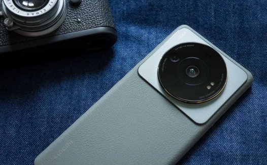 搭载了骁龙8Plus+徕卡的小米12S Ultra，网友称：等降价2000再入手