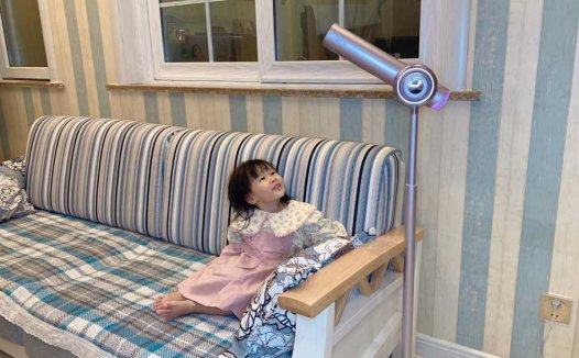 在家也能享受SPA级的吹发体验—品仕乐高速立式吹风机