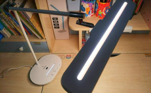 白炽灯护眼还是led护眼效果好？专家建议孩子用这种灯光更护眼