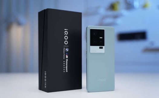 高配低价？又一款性价比封神机，iQOO 11S狠起来，自家人都不放过