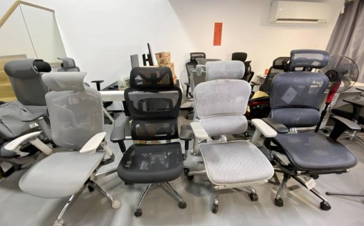 腰椎间盘突出可以坐人体工学椅？深度测评分享久坐不伤腰的椅子